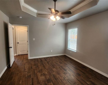 1316 Cedar Bend - Photo Thumbnail 11