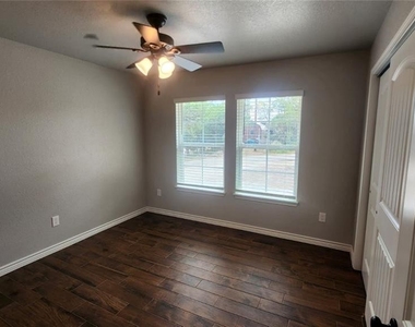 1316 Cedar Bend - Photo Thumbnail 8