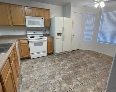 104 E Desert Bell Way - Photo Thumbnail 2