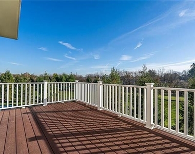 1046 Sparrow Way - Photo Thumbnail 11