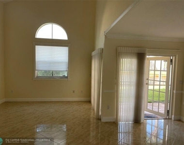 1724 Royal Palm Way - Photo Thumbnail 24