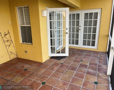 1724 Royal Palm Way - Photo Thumbnail 2