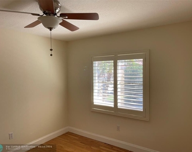 1724 Royal Palm Way - Photo Thumbnail 21