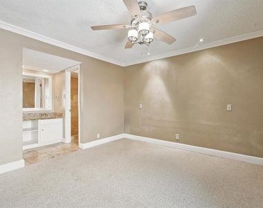 5325 Fleetwood Oaks Avenue - Photo Thumbnail 14