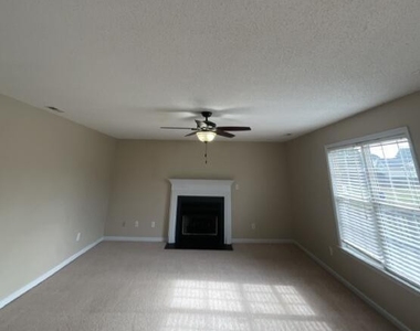 408 Southbridge Drive - Photo Thumbnail 3