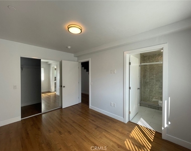 2124 Carmona Avenue - Photo Thumbnail 2