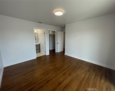 2124 Carmona Avenue - Photo Thumbnail 14