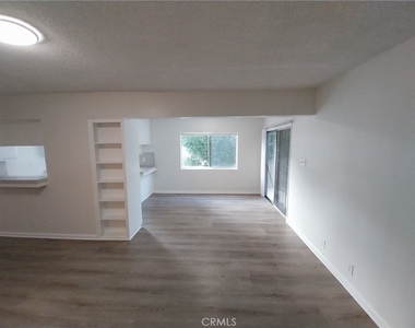 11523 Menlo Avenue - Photo Thumbnail 5