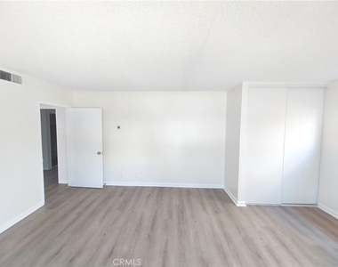 11523 Menlo Avenue - Photo Thumbnail 9