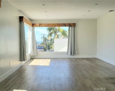 1029 Aviation Boulevard - Photo Thumbnail 2