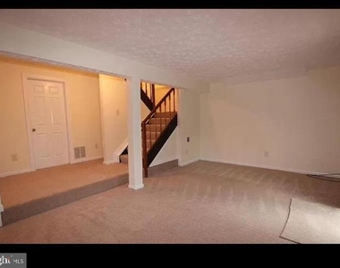 10921 Harpers Square Ct - Photo Thumbnail 6