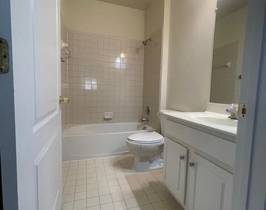 9711 Handerson Pl - Photo Thumbnail 14