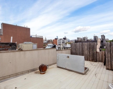 521 East 5th Street, Unit 4C - Photo Thumbnail 3