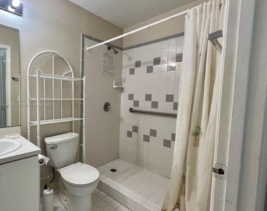 3214 San Remo Cir - Photo Thumbnail 7