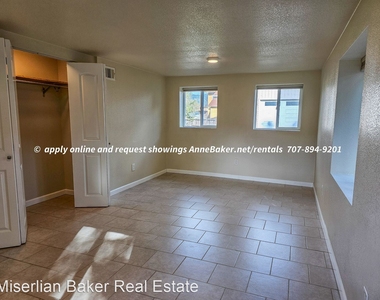 590 S Cloverdale Blvd - Photo Thumbnail 15