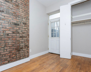 1346 Hancock Street - Photo Thumbnail 4