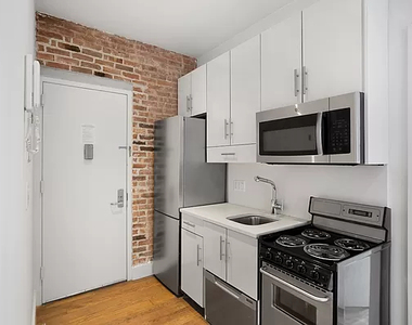 Lower East Side 3 Bed <$5000!  - Photo Thumbnail 7