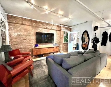 337 Kent Avenue - Photo Thumbnail 4