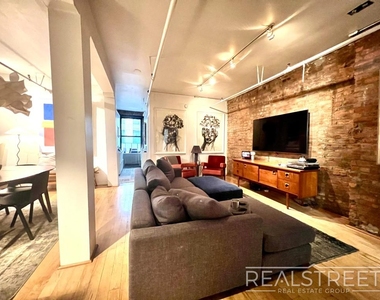 337 Kent Avenue - Photo Thumbnail 3