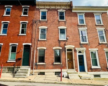 141 Dupont St - Photo Thumbnail 0