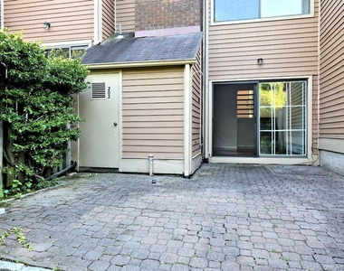 202 Ivy Hill Crescent - Photo Thumbnail 11