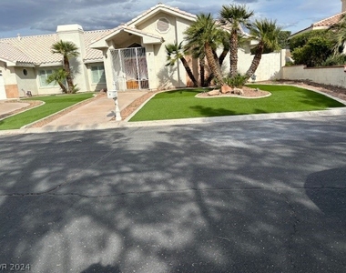 3910 Youngson Drive - Photo Thumbnail 10