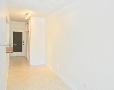 641 Espanola Way - Photo Thumbnail 7