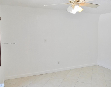 641 Espanola Way - Photo Thumbnail 10