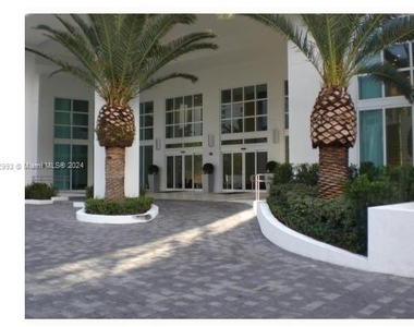 950 Brickell Bay Dr - Photo Thumbnail 0