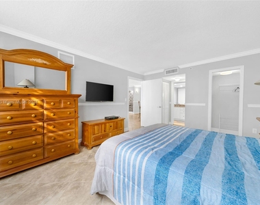 6917 Collins Ave - Photo Thumbnail 29