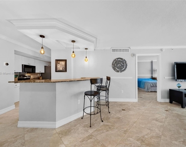 6917 Collins Ave - Photo Thumbnail 14