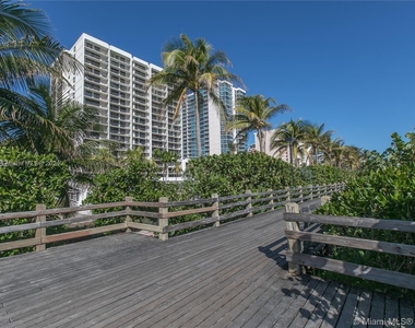 2625 Collins Ave - Photo Thumbnail 23