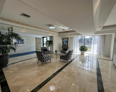 2625 Collins Ave - Photo Thumbnail 16