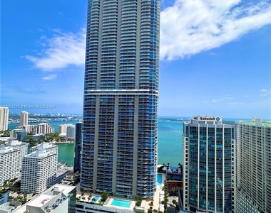 1060 Brickell Ave - Photo Thumbnail 8