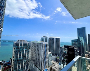 1060 Brickell Ave - Photo Thumbnail 9