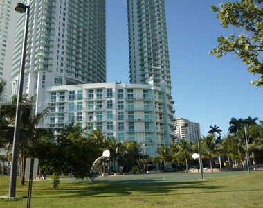 1900 N Bayshore Dr - Photo Thumbnail 10