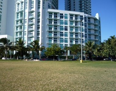 1900 N Bayshore Dr - Photo Thumbnail 4