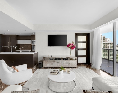 5875 Collins Ave - Photo Thumbnail 6