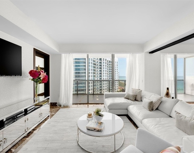 5875 Collins Ave - Photo Thumbnail 2