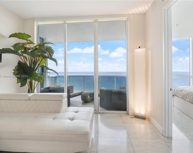 18201 Collins Ave - Photo Thumbnail 3