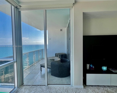 18201 Collins Ave - Photo Thumbnail 15