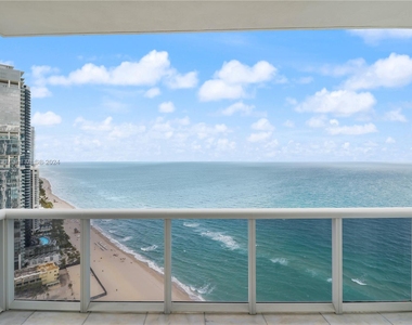 18201 Collins Ave - Photo Thumbnail 5