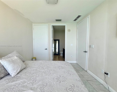 18201 Collins Ave - Photo Thumbnail 25