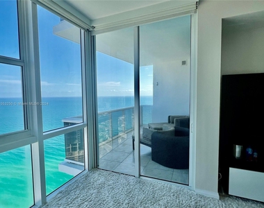 18201 Collins Ave - Photo Thumbnail 16