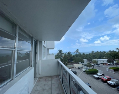 5313 Collins Ave - Photo Thumbnail 13