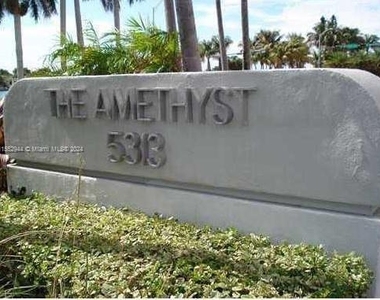 5313 Collins Ave - Photo Thumbnail 1