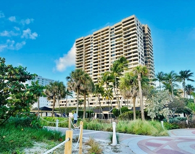 2555 Collins Ave - Photo Thumbnail 22