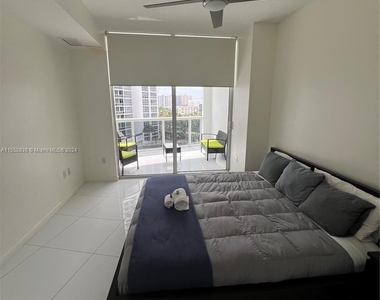 18201 Collins Ave - Photo Thumbnail 9