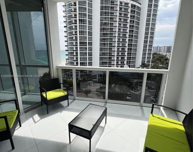 18201 Collins Ave - Photo Thumbnail 4