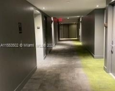 1010 Brickell Ave - Photo Thumbnail 4